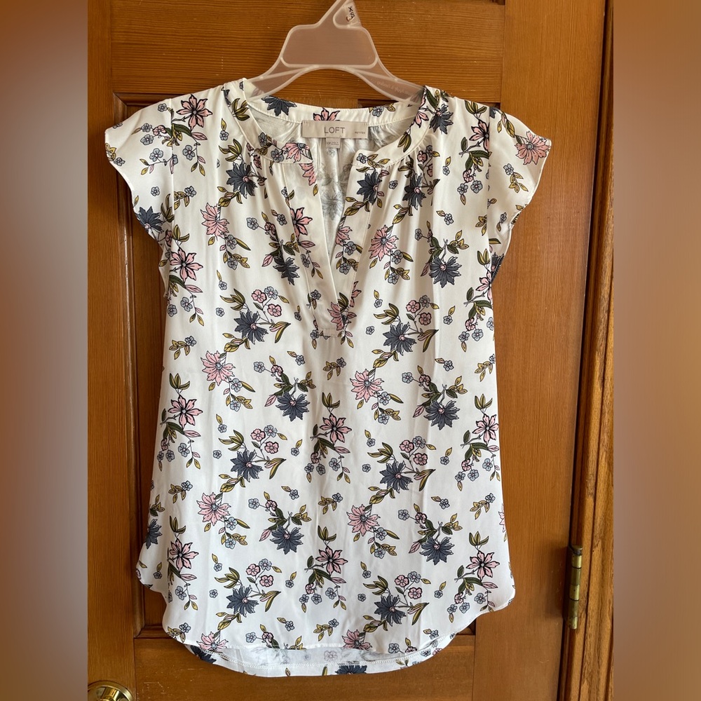 NWOT Loft Floral short sleeve top. Size XSP - Picture 1 of 5